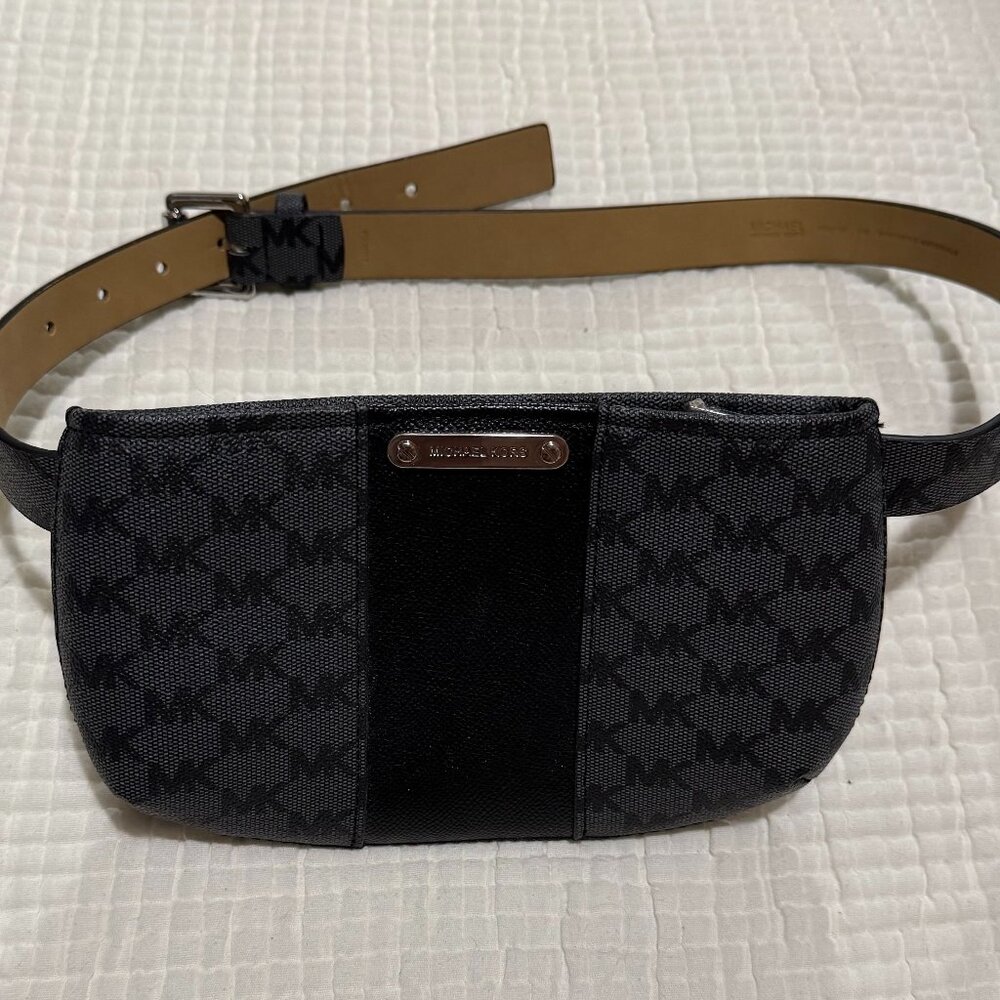 Michael Kors Signature Adjustable Belt Bag (Black/Grey)
